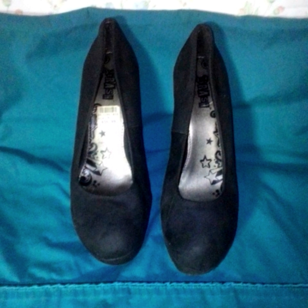 Women's Black Suede 4 Inch Wedge High Heel Pumps Size 9 U.S.